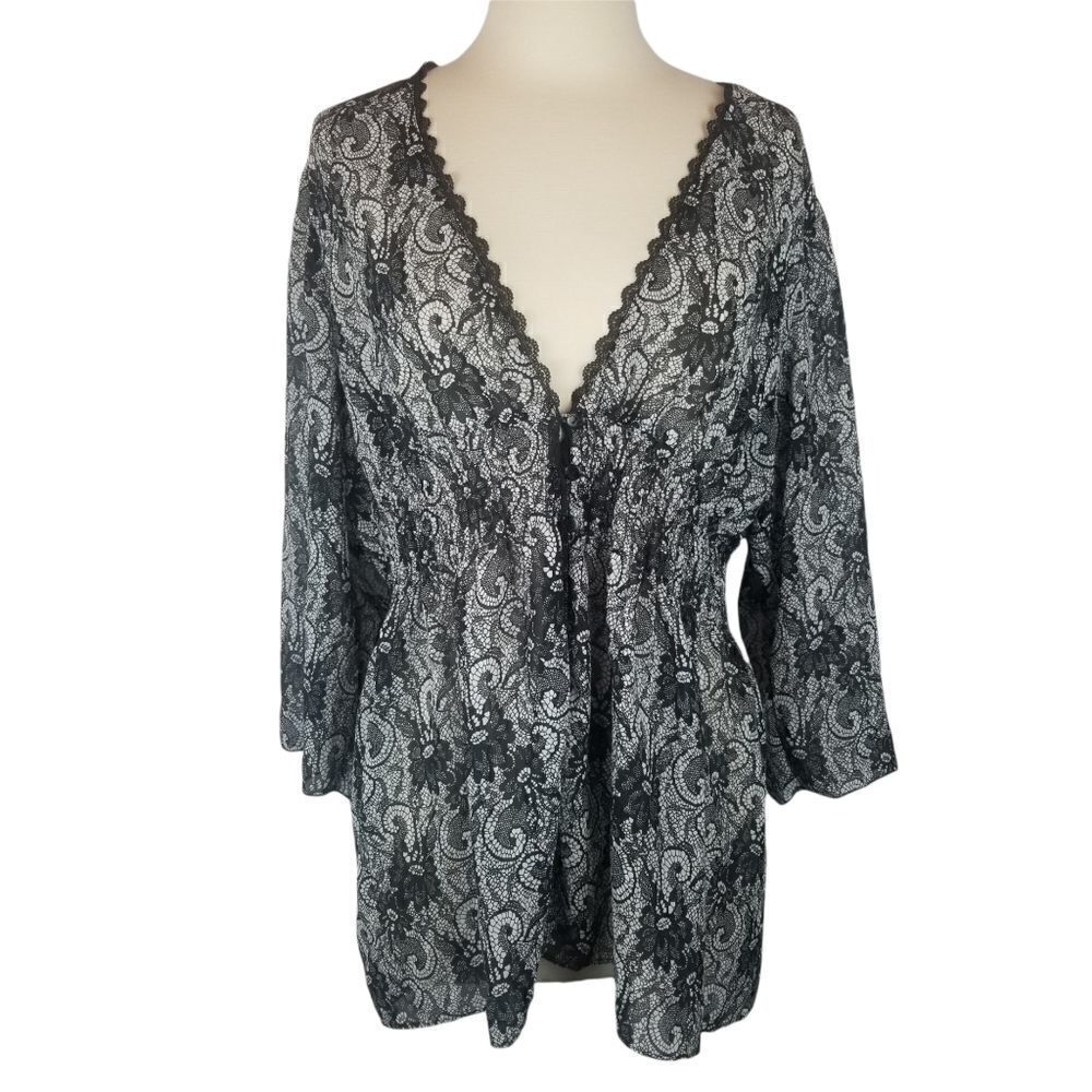 NOTATIONS. SIZE XL. BLACK WHITE FLORAL Tunic Top. Buttons at Waist